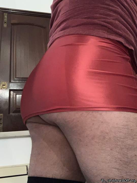 The color and reflection show your awesome ass off perfectly