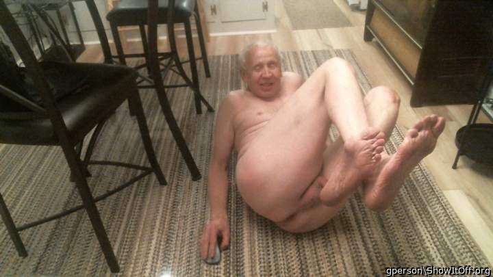 Inviting sexy shot...looking good!!   
