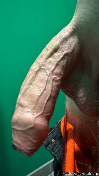 Mmmm...beautiful cock...!! 