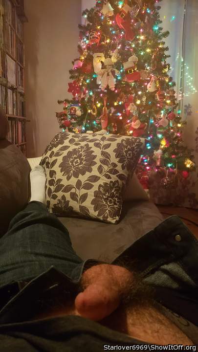 Thats a nice photo merry Christmas.