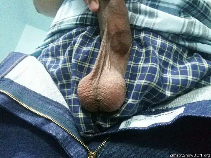 I would love to suck your balls 