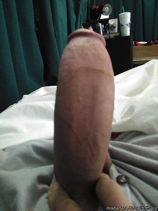 Mmmmm, such a nice big thick pink banana to suck on.    