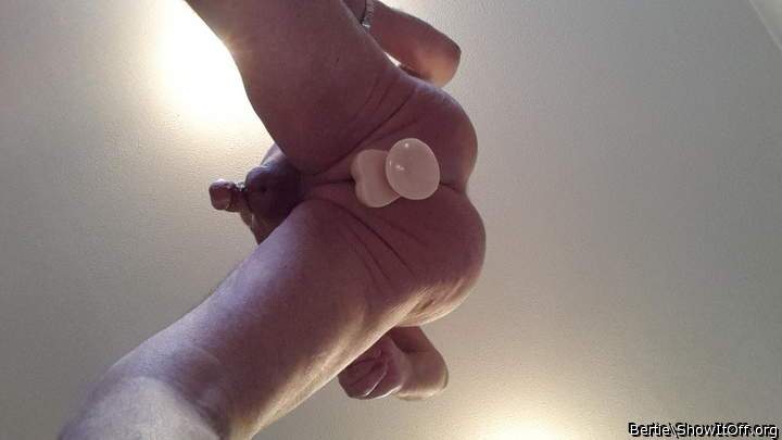 Unusual 'up'n'under shot... butt very sexy  