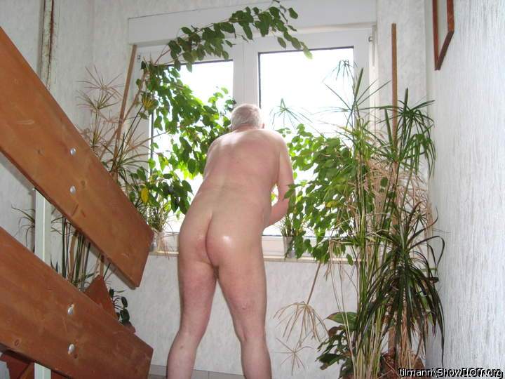 What a sexy bum!   