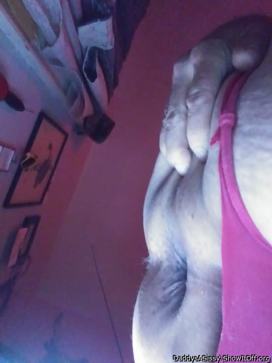 Make me look back when u smack .my. Sissy  ass.  .sir. Thank u may I have anothe