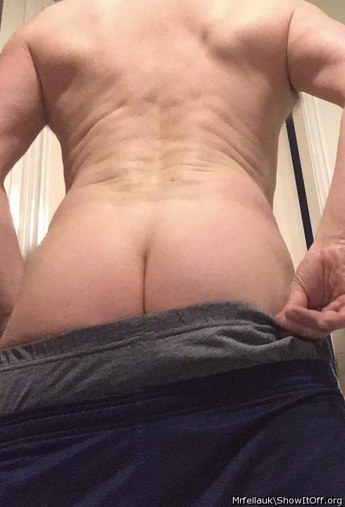 Nice bum crack.