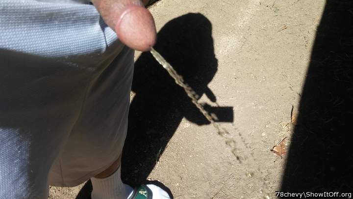 another piss pic i need to go bad.