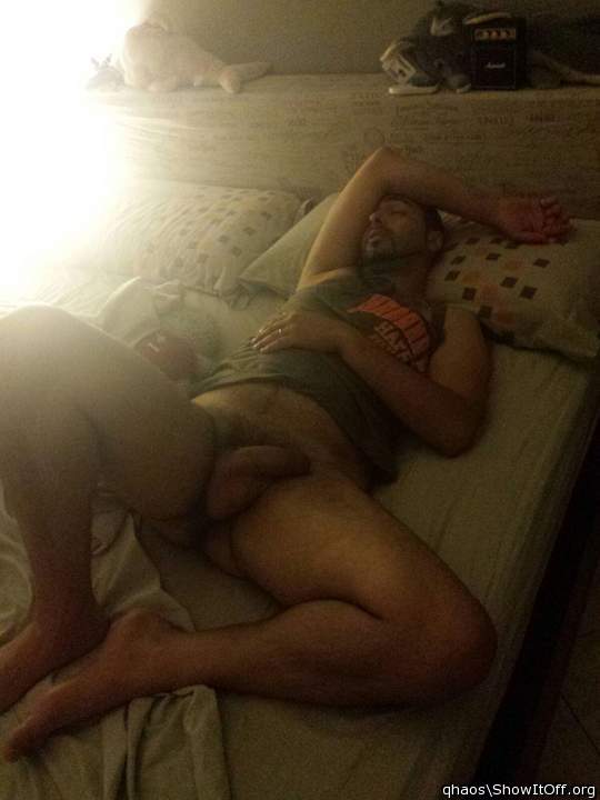 wife took me a pic while sleeping...