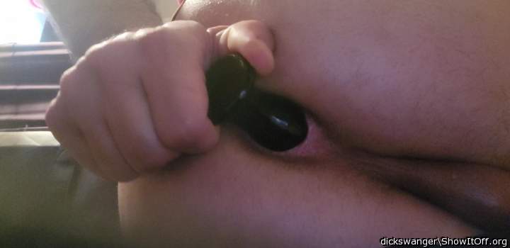 asshole gripping plug