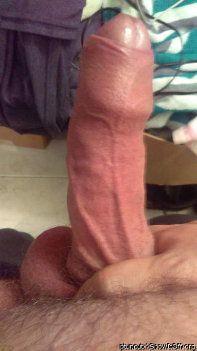 Beautiful looking uncut cock &#128525;&#128525;&#128525;&#12