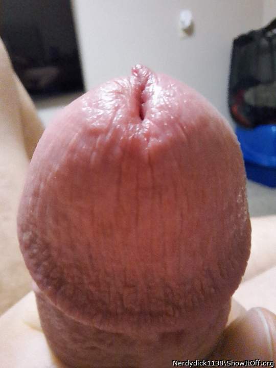 Squeezing my shaft to make my glans huge and full