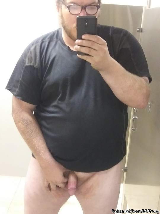 Like the shirt no pants look