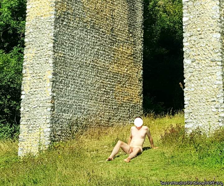 Photo of a middle leg from SecretNudist79