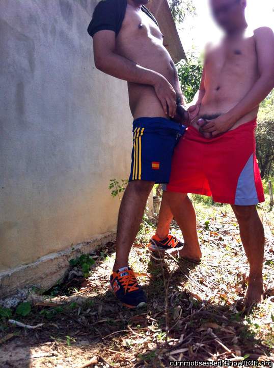 Photo of a third leg from cummobsessed