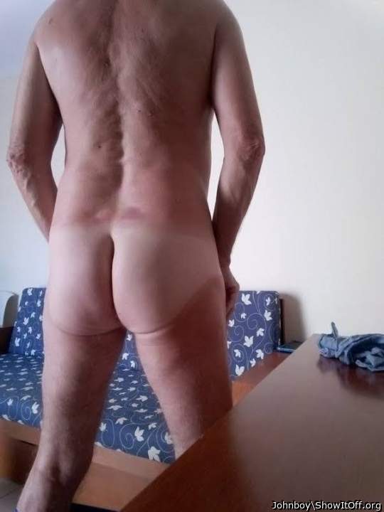 Love to rest my hard cock in that ass cleavage!     