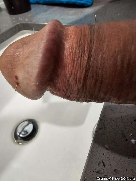   love to help and want my pussy lips pierced 