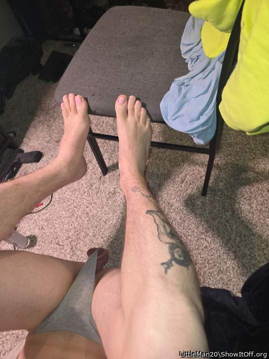 My feet and medium size dildo inside me (;