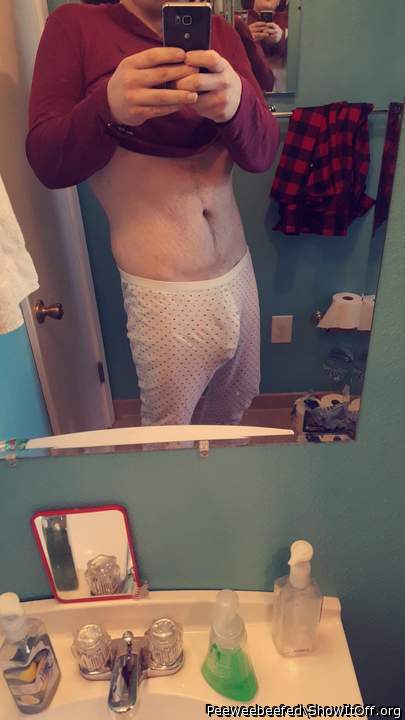 Amazing body. I love how your dick looks below your pijame!