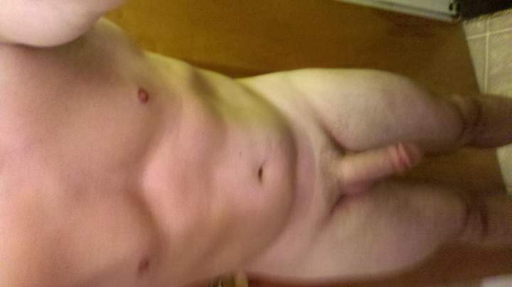 Very hot body and cock, love those thick thighs!!!