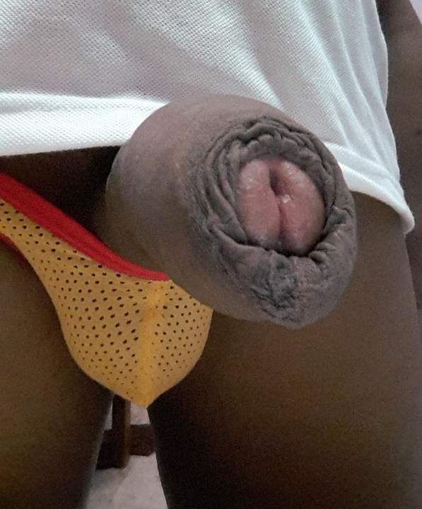awesome color contrast between your dark foreskin and pink h