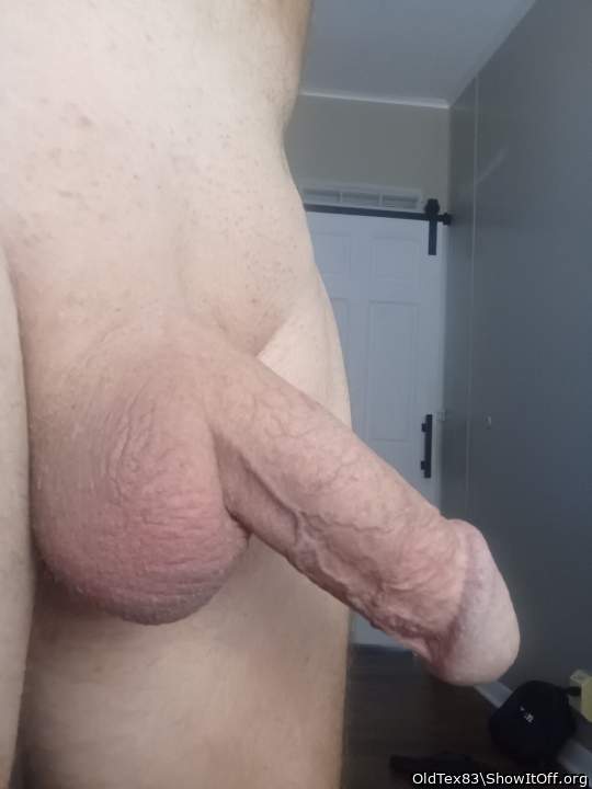   Nice cock! please add me for your friend, thank you.