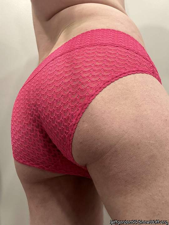 Would really like to share panties with you....