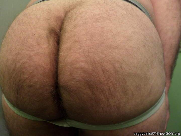 Harry round ass - [3-1-14-2518]