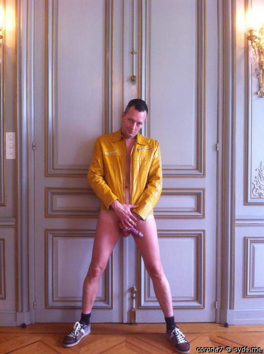 U r very much hot with a very big cock. 