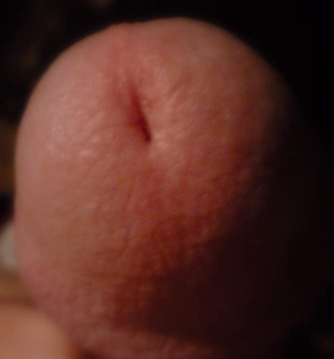   i do enjoy giving a pretty little  pee slit a good tongue 