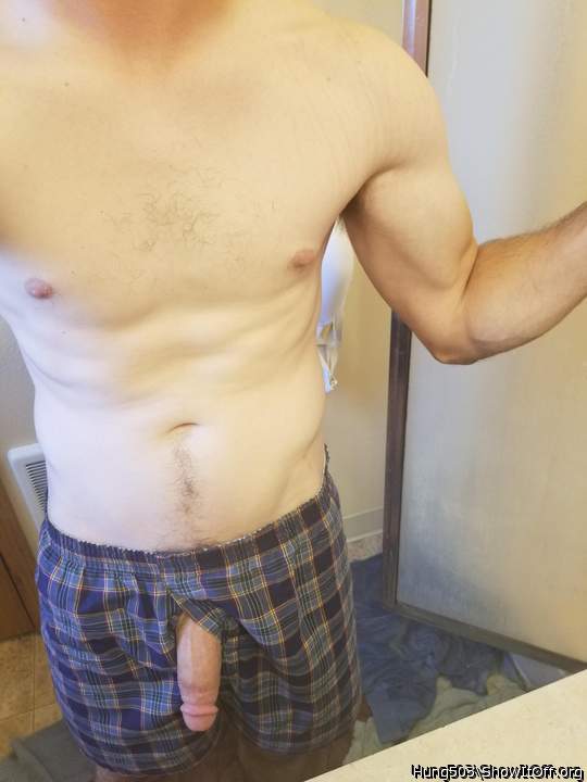 I like dicks hanging out a guy's pants