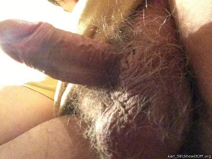 HOTTTTTTTT!!!!!! LOVE TO SUCK ON THAT HEAD WHILE RUBBING THE