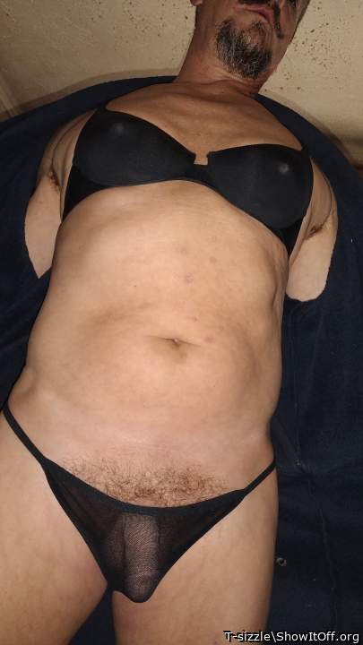 Very sexy ! I would like to take that nice cock out & give i