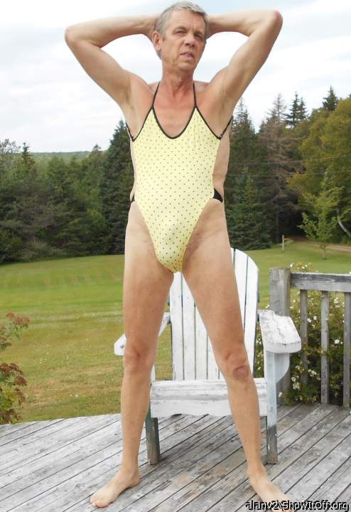 Stunning bikini, sensational bulge💋🔥