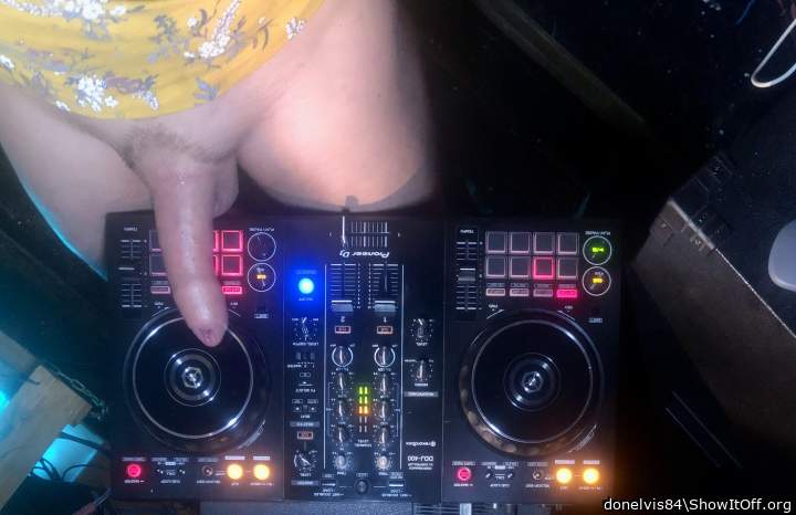 DJ