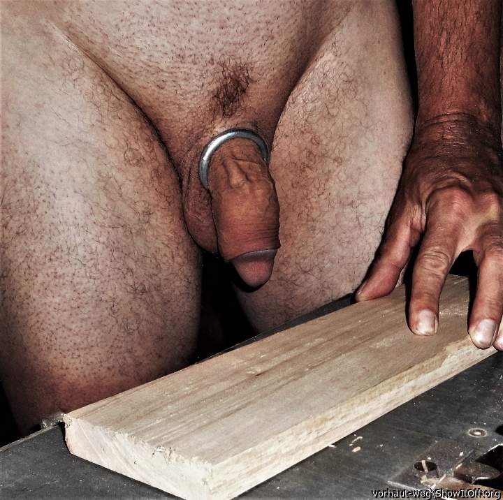 nackt bei der Arbeit