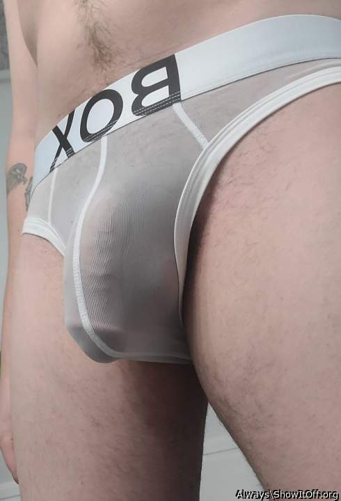 Sexy bulge and treasure trail!