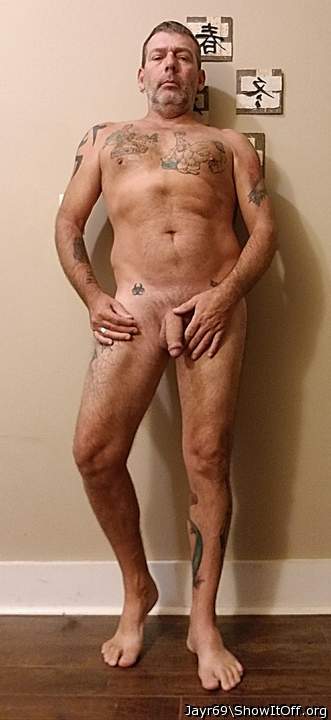 Hey there hot daddy. Id love to eat your ass and smell your