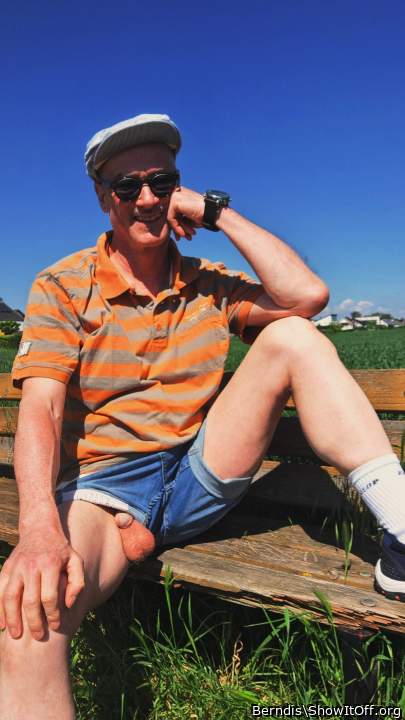 Balls out of short Jeans, outdoor with face