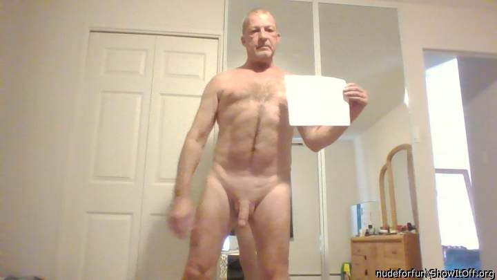 Photo of a middle leg from nudeforfun