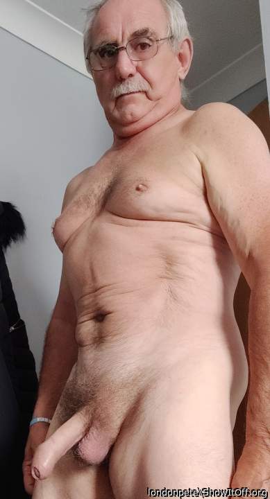 Yes and a good size uncircumcised cock