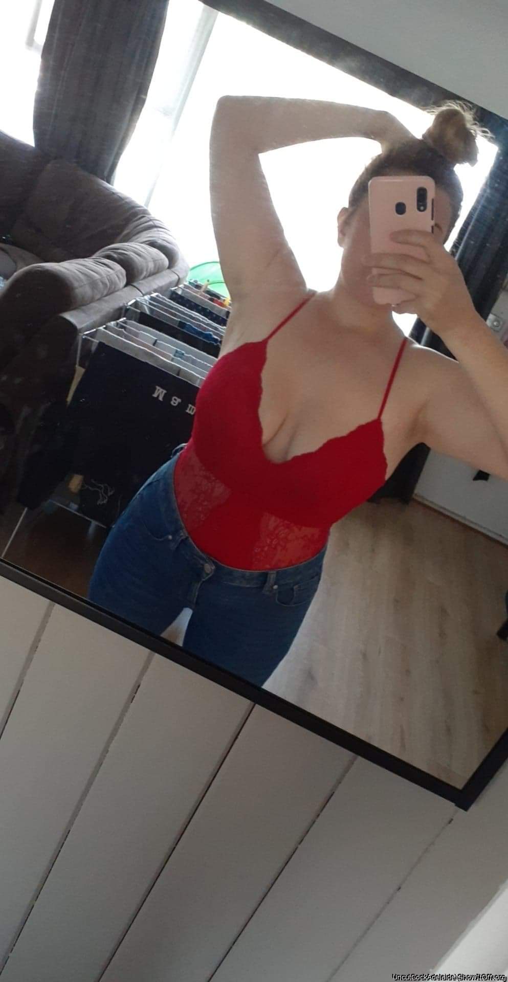 great cleavage shot ! thanks for sharing