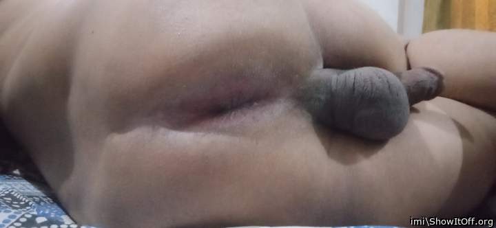 Looks really tight. Do you want it in the ass.     