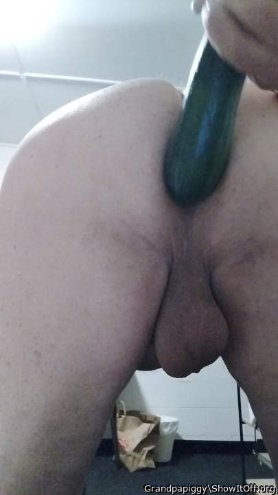 Dildoing my hole using an Eggplant.