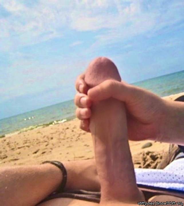 Friend gave me a handjob on the beach!