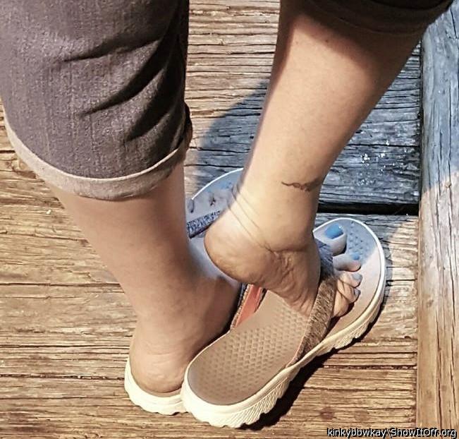 SLUT KAYS FEET IN FLIP FLOPS AS REQUESTED