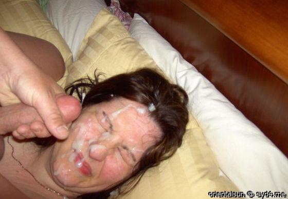 Cumming on her face