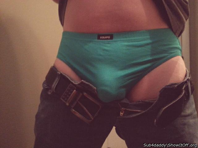 Sexy bulge...love seeing the head of your cock outlined in t