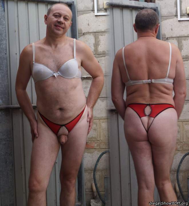 Mmmmmm front n back Hot. I want em both