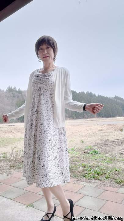 Beautiful girl in a Beautiful dress! 