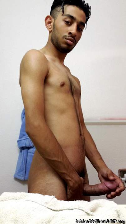 Look at my sexy body and cock wow